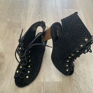 Women Black heels lace up